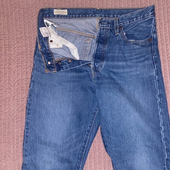 Levi's 501 Skinny Medium Wash High Rise Jeans - Picture 4 of 7